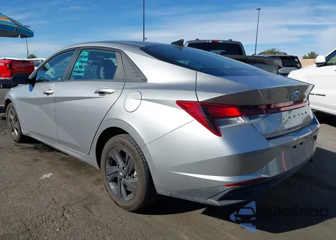 2023 Hyundai Elantra Sel z USA, uszkodzony, nr VIN 5NPLM4AG7PH104065